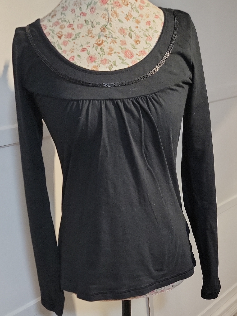 Loft Black Long-Sleeve Scoop Neck Women's Top Size Small
